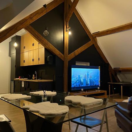 오베르장빌 Loft Sous Combles 아파트 외부 사진